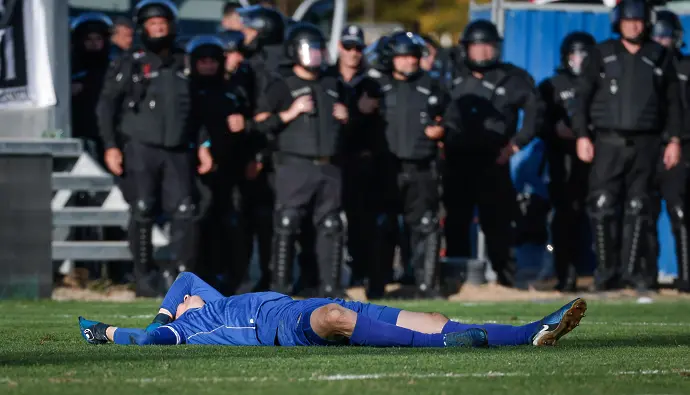 Дербито на Пловдив няма да се доиграе: грозен инцидент прекрати Локомотив - Ботев!