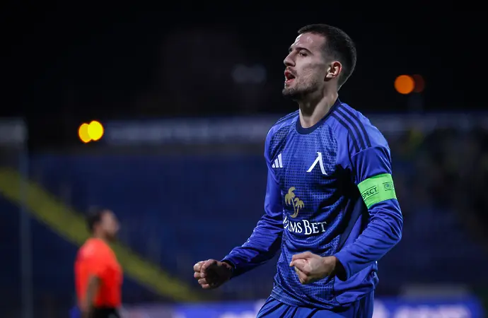 Веласкес направи една промяна в групата на Левски