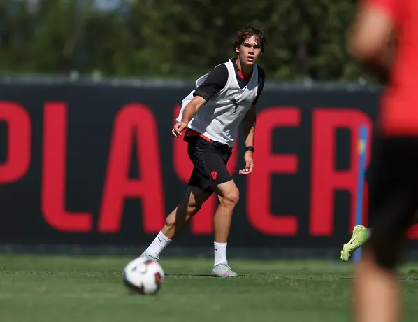 Милан атакува Суперкупата на Италия с българин в състава