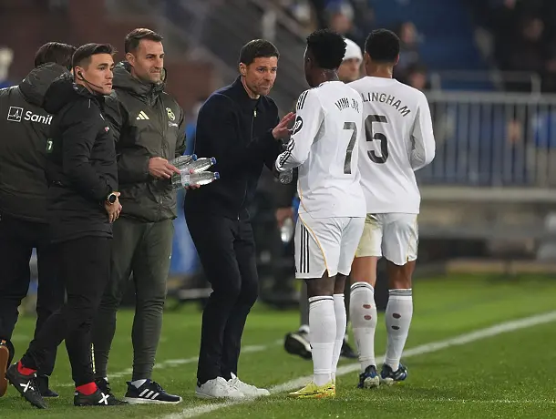 Трусовете в Реал Мадрид около Чаби Алонсо: Винисиус, Пинтус и властта на „галактикос“