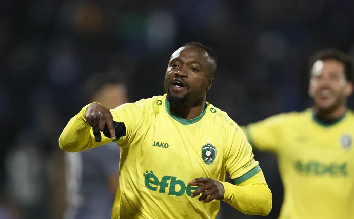 Расистки скандал! Фенове на Левски нападнаха героя на Лудогорец (ВИДЕО)