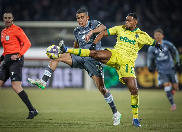 Първите обяснени съдийски решения в България: няма втори жълт картон за Дуарте