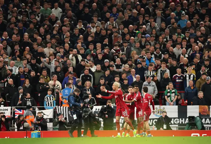 Ливърпул набира скорост, размаза Нюкасъл с класата на Екитике и Вирц (ВИДЕО)