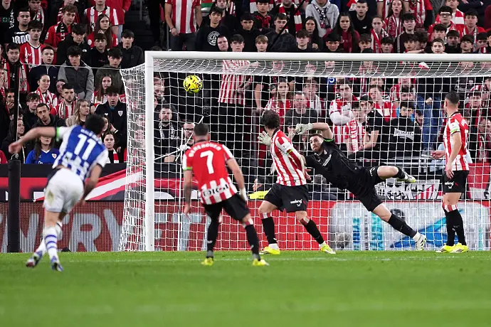 Червен картон за неправилно дишане спъна Реал Сосиедад в Дербито с Атлетик Билбао