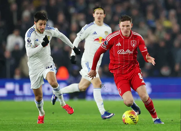 Феноменален Груев поведе Лийдс към успех над Форест с две асистенции