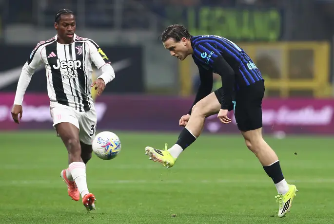 На живо: Камбиазо с автогол и гол, Ювентус с човек по-малко в дербито срещу Интер