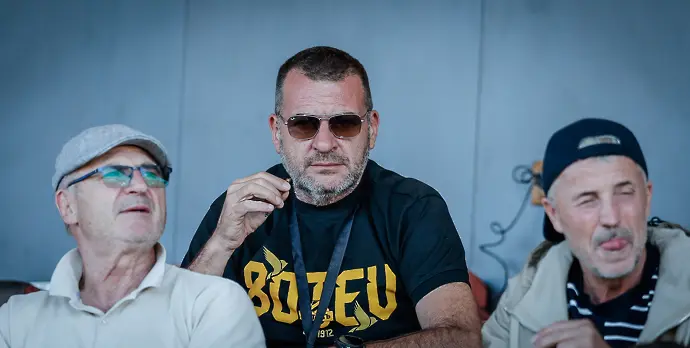 Илиян Филипов в атака: Най-смешната дузпа, Око-Флекс си легна на калъфката все едно е на шезлонг