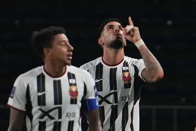 Левски се подсилва с бивш съотборник на Джеси Лингард 