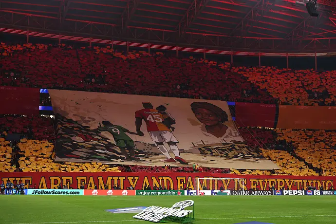 Фенове просълзиха нападател с трогателна хореография (ВИДЕО)