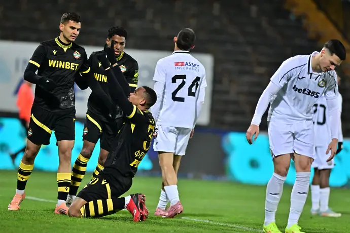 Ботев Пловдив съсече Славия в края