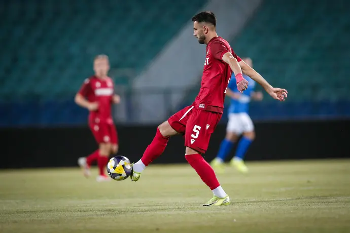 Защо Делова пропуска дербито с Левски?