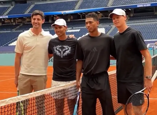 Това не е AI: „Бернабеу“ се превърна в тенис корт! Флорентино Перес влезе в ролята на съдия на Надал, Синер, Белингам и Куртоа (ВИДЕО)