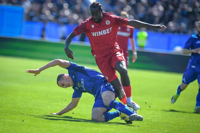 На живо: Левски обърна ЦСКА за три минути в края на първата част