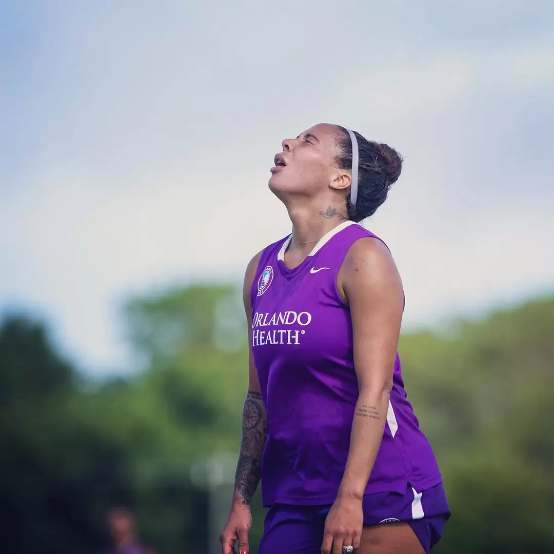 instagram.com/sydneyleroux