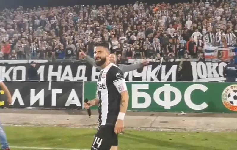 Капитанът на Локо Пд разпя агитката след мача с ЦСКА (ВИДЕО) - БГ футбол