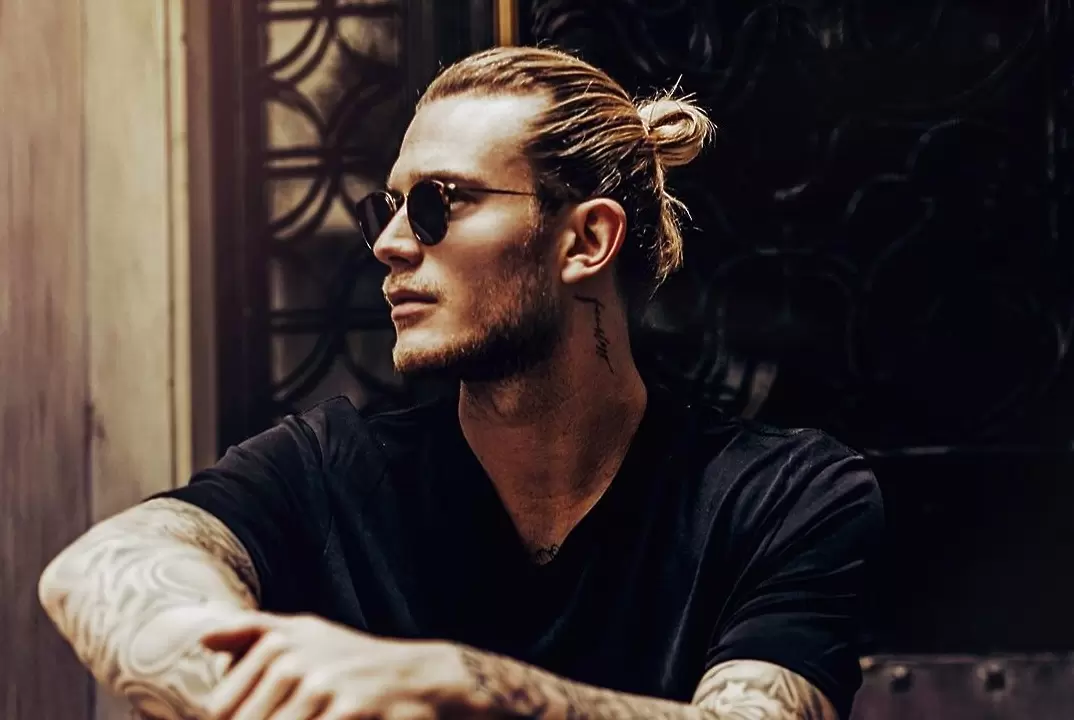https://www.instagram.com/loriskarius