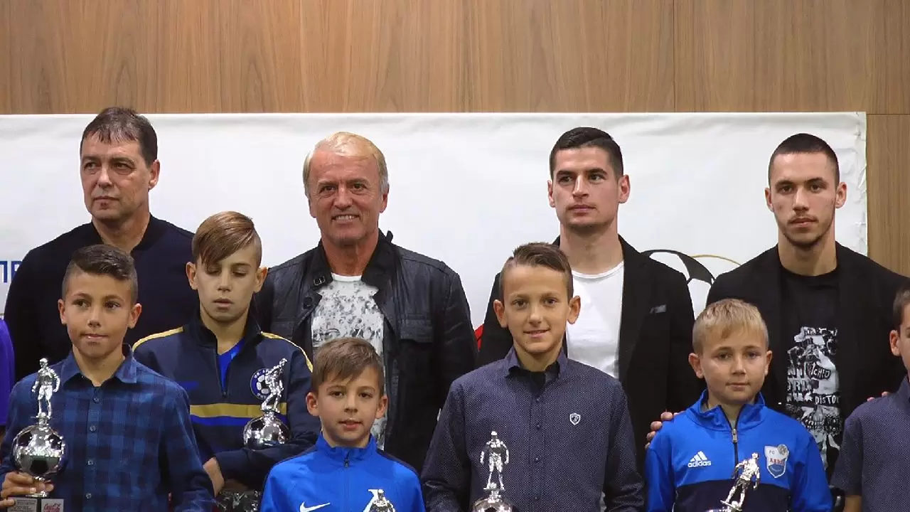 Левски с награда от Национална програма „Децата и футболът“ - Левски