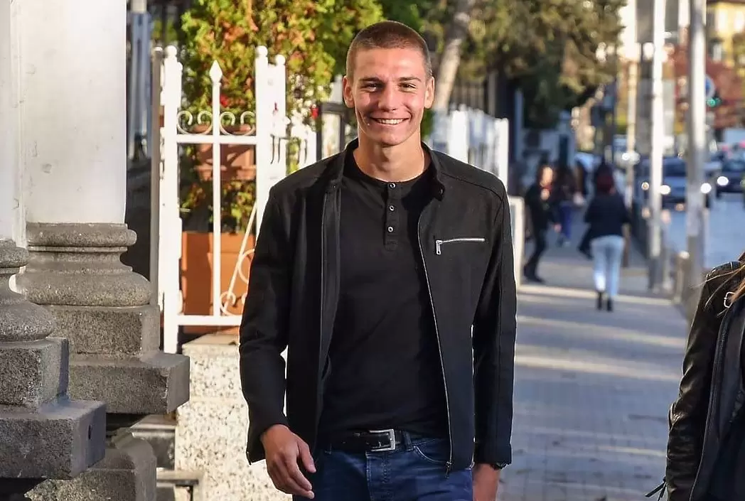 https://www.instagram.com/valentinantov/