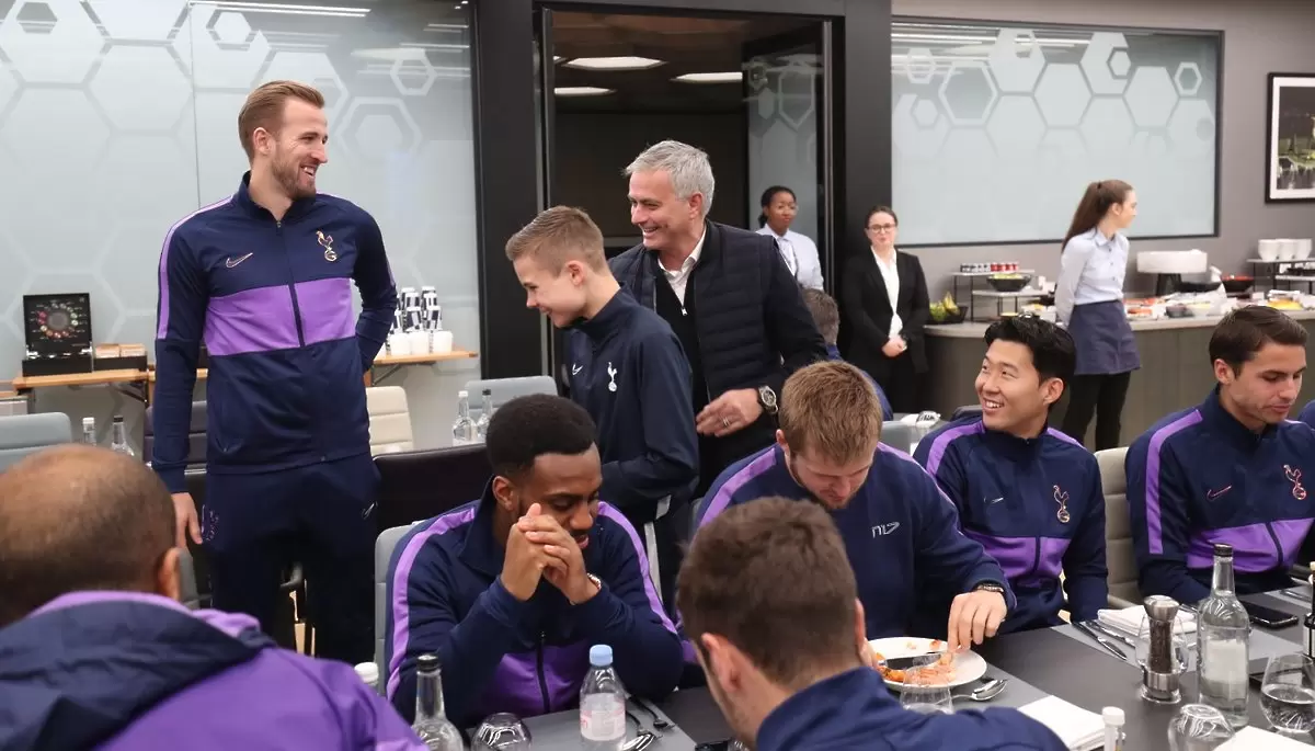 https://twitter.com/SpursOfficial