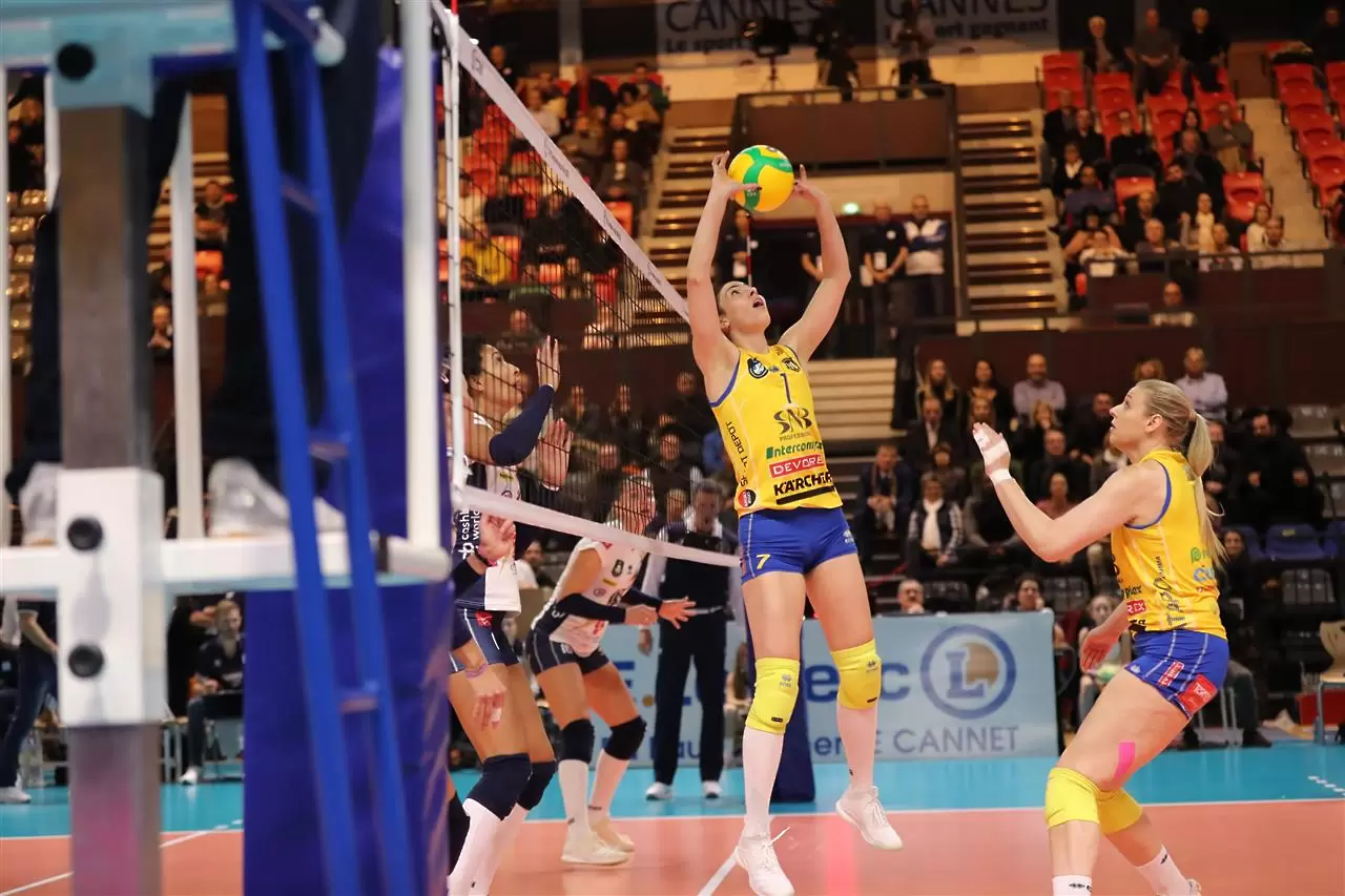 https://www.facebook.com/pg/volleymaritza