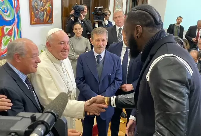 twitter.com/BronzeBomber