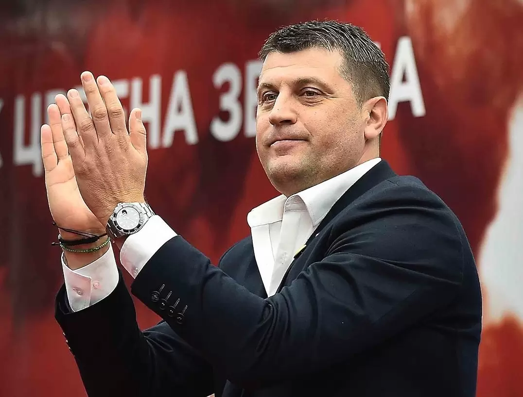 https://www.instagram.com/crvenazvezdafk/