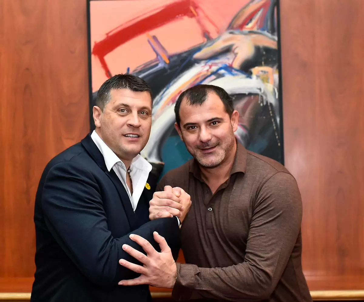 https://twitter.com/crvenazvezdafk