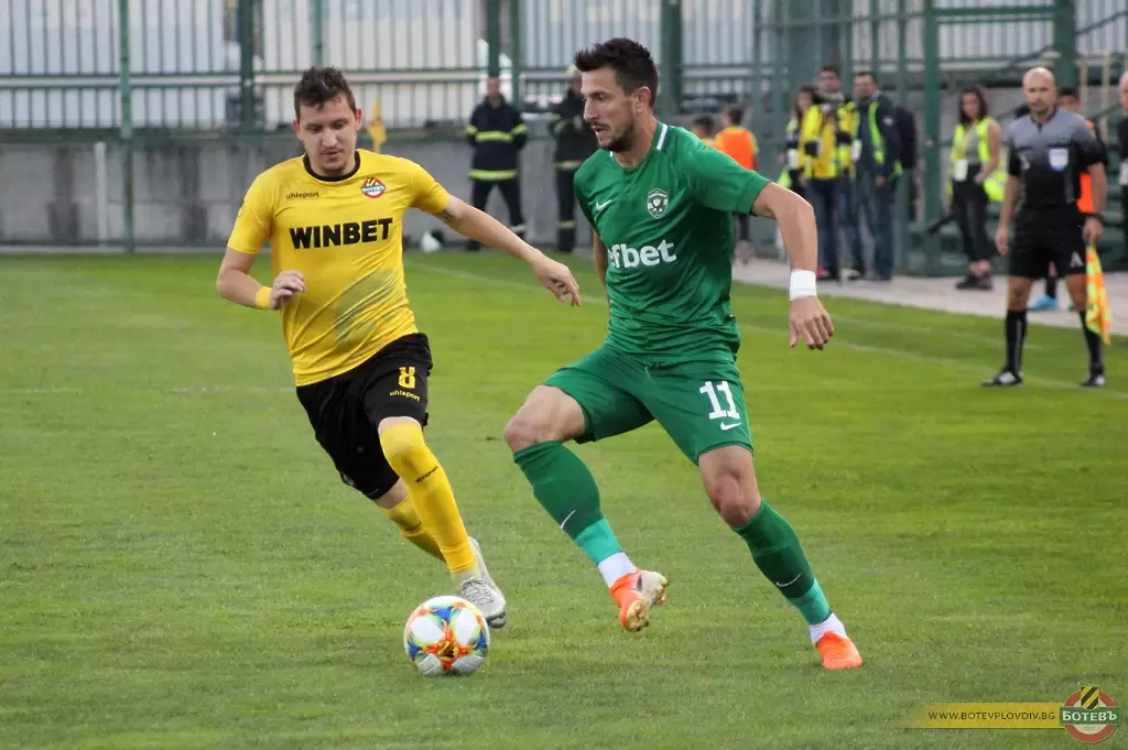 Тодор Неделев в трансферните планове на отбор от Първа Бундеслига - Ботев Пловдив