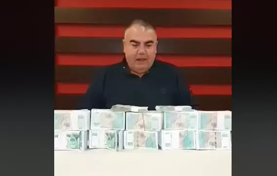 Шеф на Царско село позира с пачките от трансфера на Антуи (Видео) - Царско село