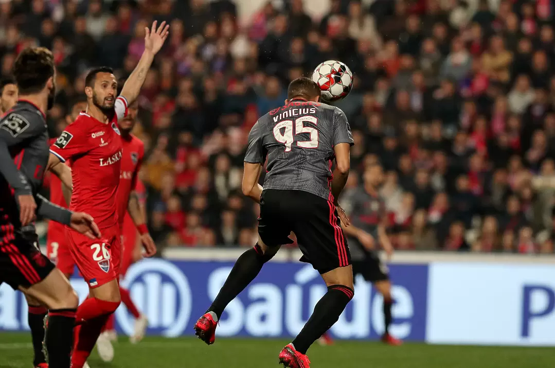 https://twitter.com/slbenfica_en
