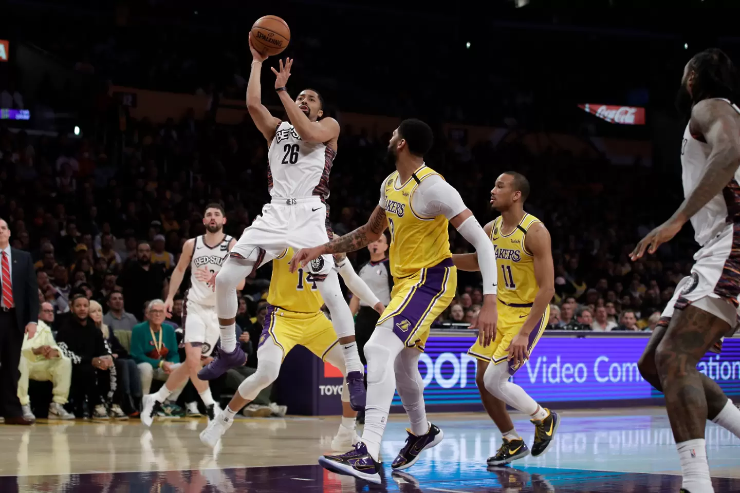 Дабъл-дабъл на ЛеБрон не стигна на Лейкърс за победа над Бруклин - Баскетбол