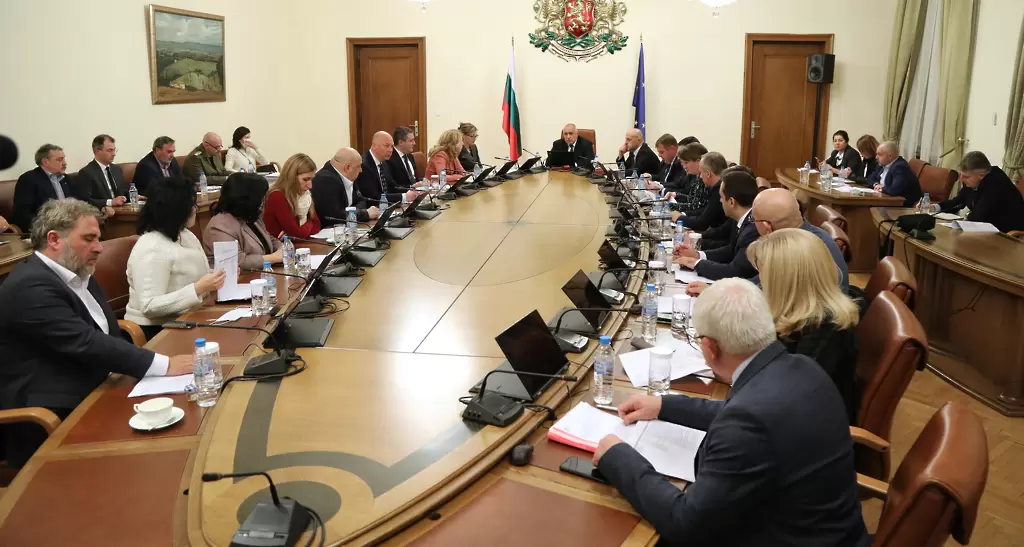 Министерският съвет предлага  да бъде обявено извънредно положение