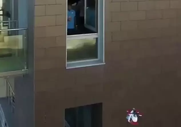 Имате доставка! Зенит изпрати награда на Малком с дрон - Световен футбол