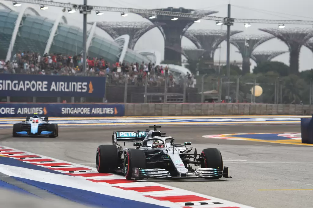 Силвърстоун отворен към приемането на две състезания без публика - Формула 1