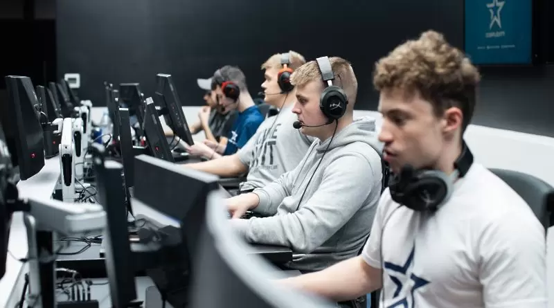 Двама българи на полуфиналите на Home Sweet Home Cup 3, poizon с победа над Dignitas - eSports