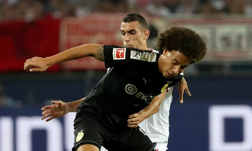 Халф на Борусия се подигра с Шалке - Германия