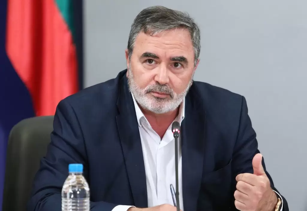 За 24 часа: Няма заразени с коронавирус деца и медицински персонал - https://dnews.bg