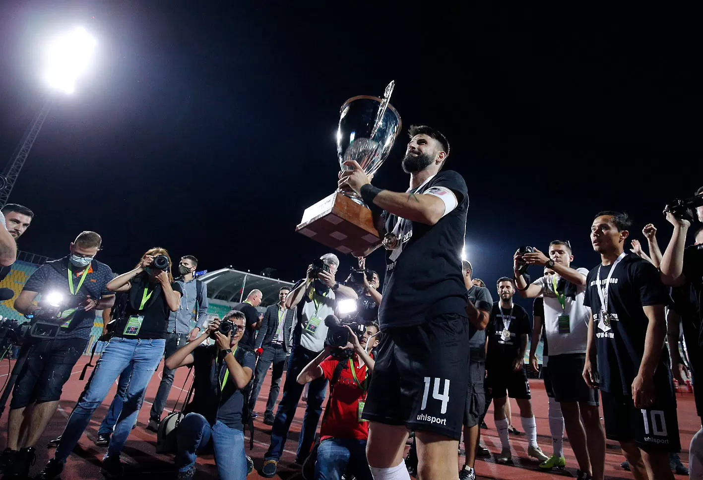 Антон Узунов