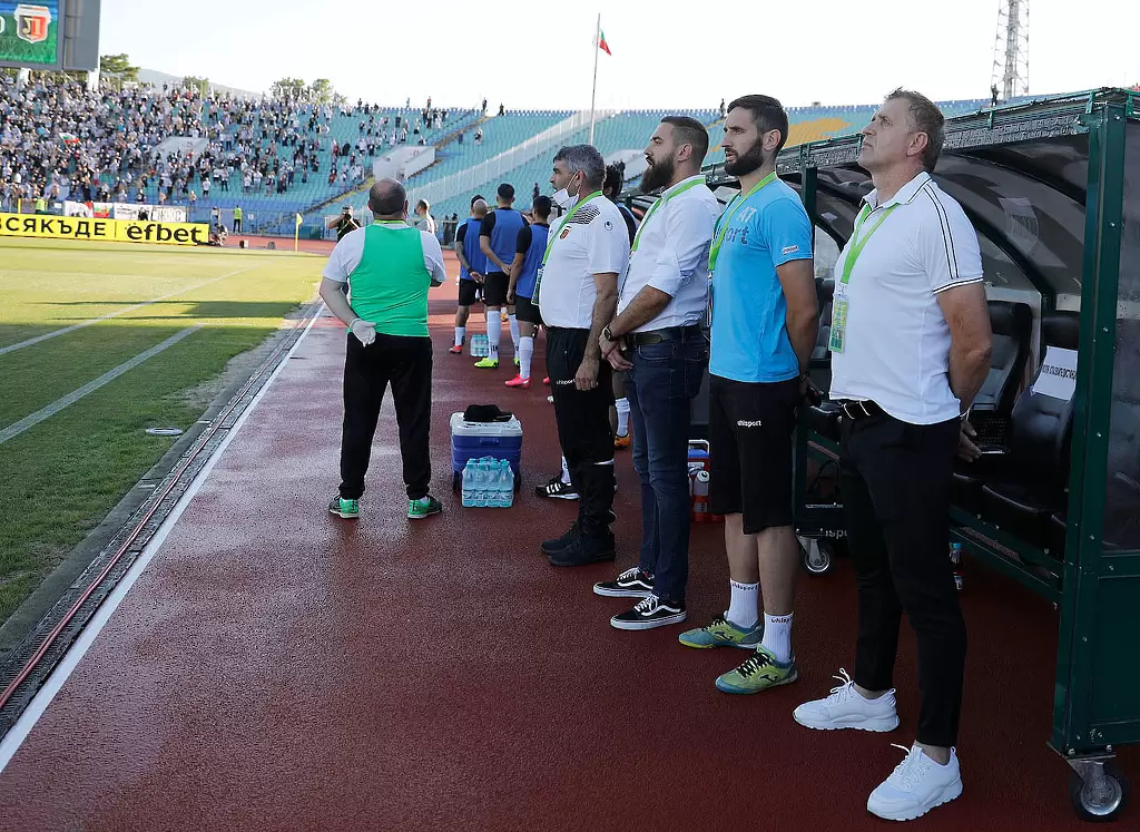 Антон Узунов