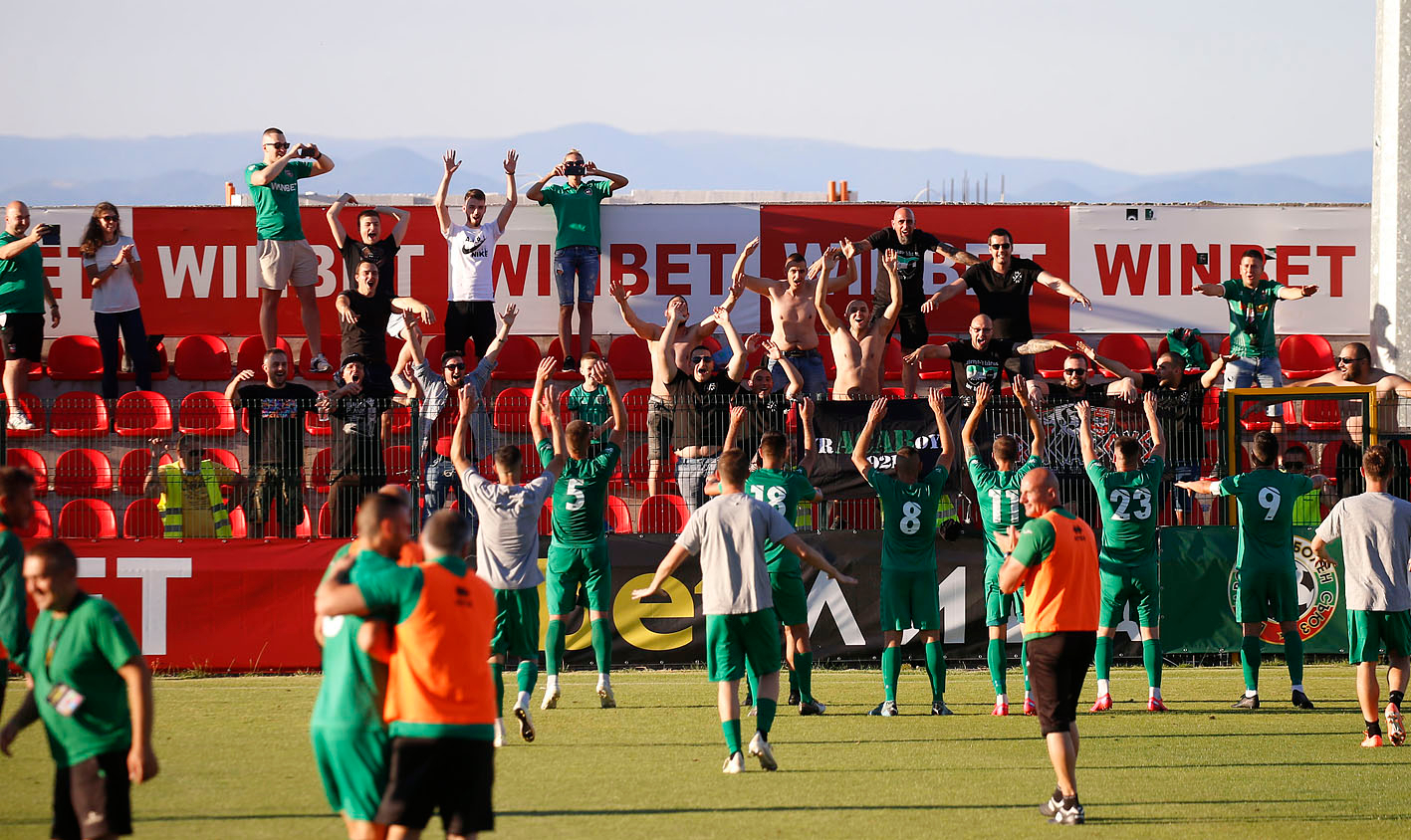 Антон Узунов