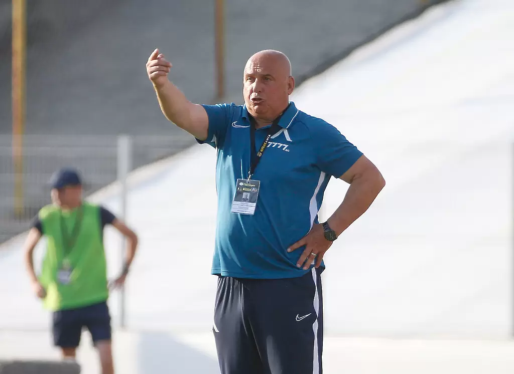 Антон Узунов