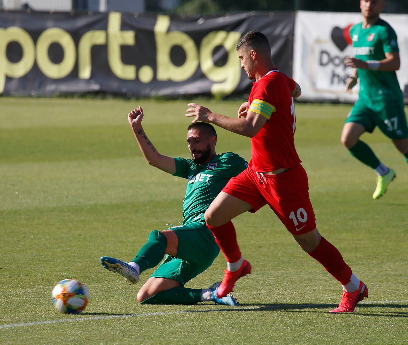 Антон Узунов