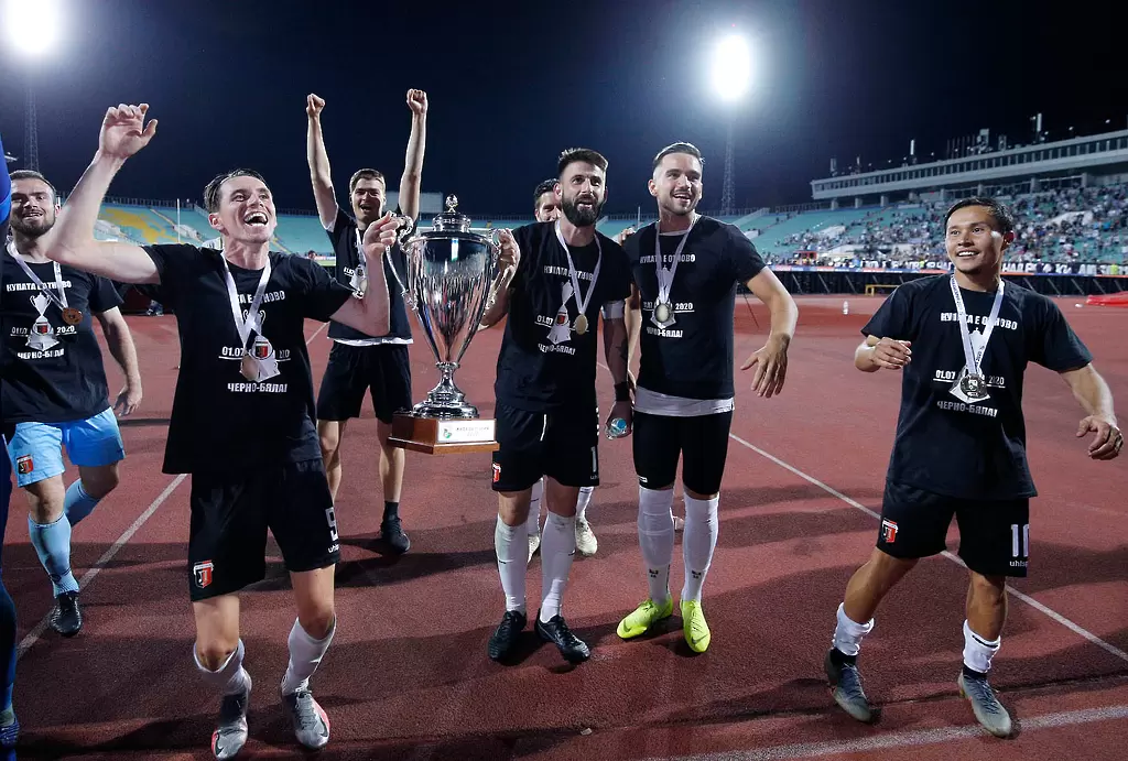 От Локомотив потвърдиха: В клуба има 7 заразени - БГ футбол