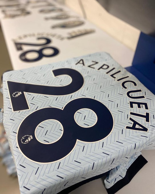 Ман Сити под прикритие? Челси предизвика коментари с новия си екип - Англия