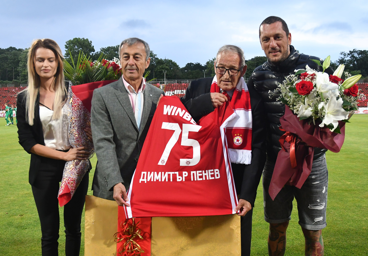 Антон Узунов