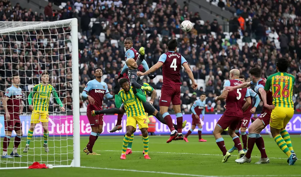 Уест Хем приютява двама от Манчестър Юнайтед - Англия