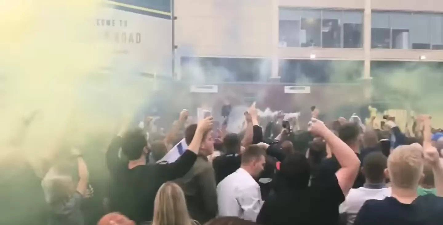Хиляди отпразнуваха завръщането на Лийдс във Висшата лига, въпреки пандемията (ВИДЕО) - Англия