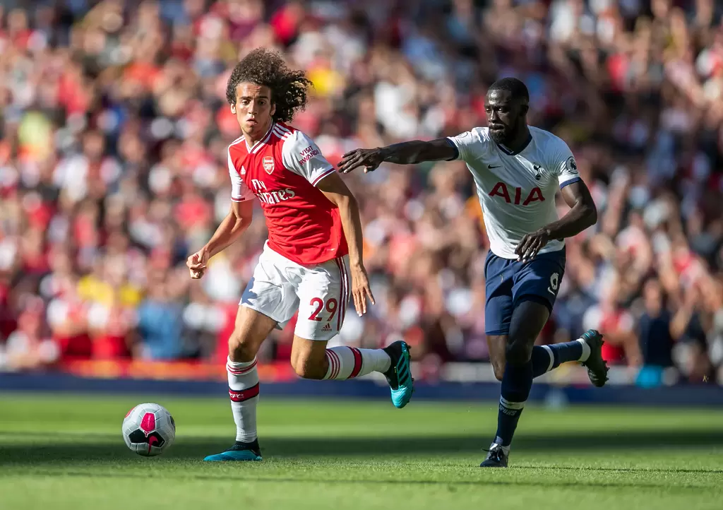 Арсенал праща Гендузи в Барселона - Англия