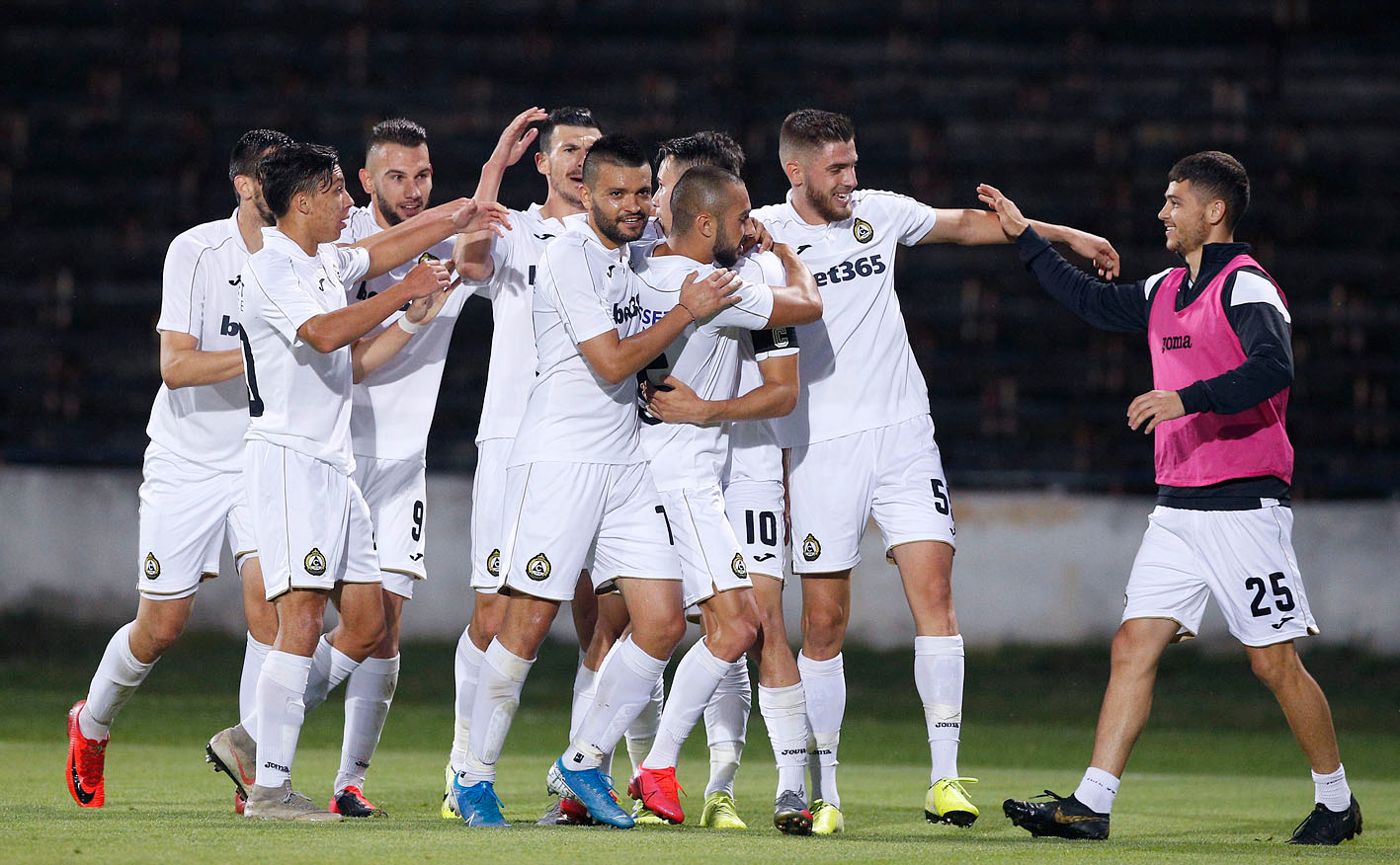 НА ЖИВО: 11-те на Славия и Ботев Пд в битката за Европа - БГ футбол