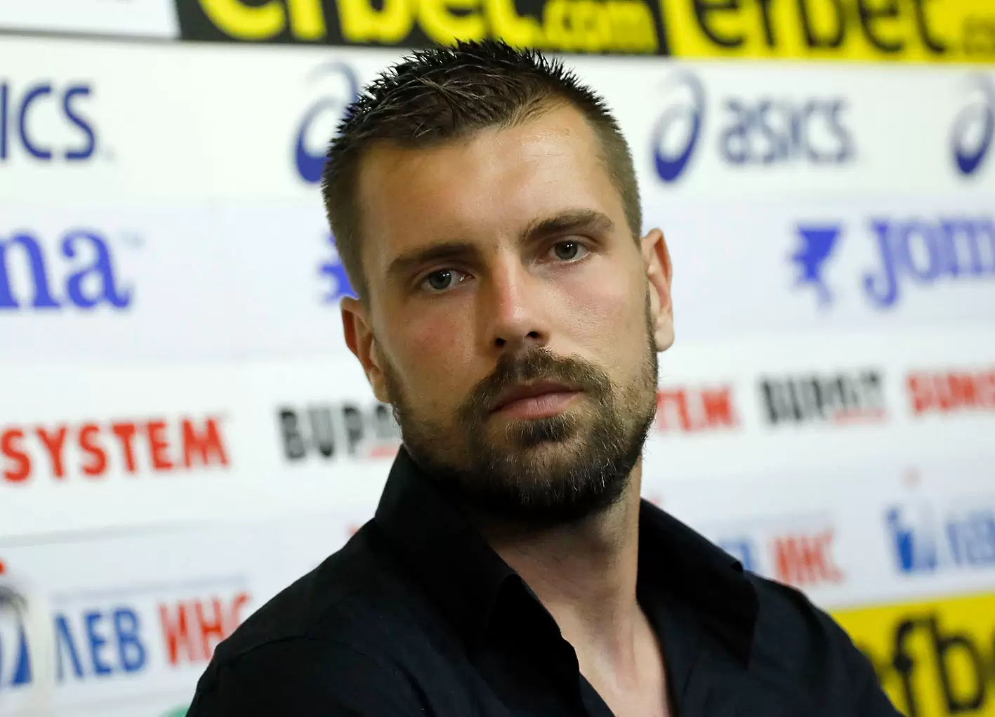 Антон Узунов